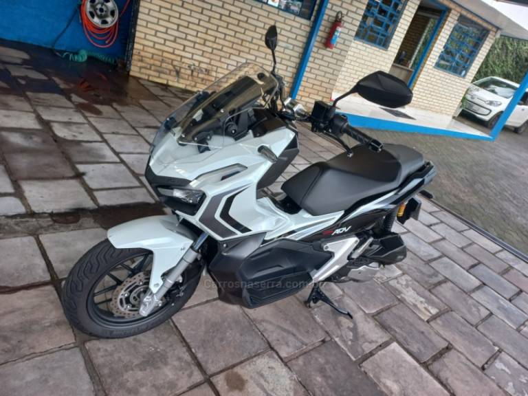 HONDA - ADV 150 - 2021/2021 - Branca - R$ 21.990,00