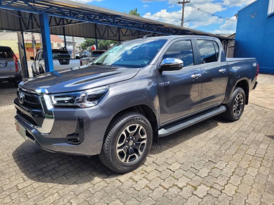 TOYOTA - HILUX - 2023/2023 - Cinza - R$ 265.000,00