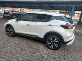 NISSAN - KICKS - 2022/2022 - Branca - R$ 104.990,00