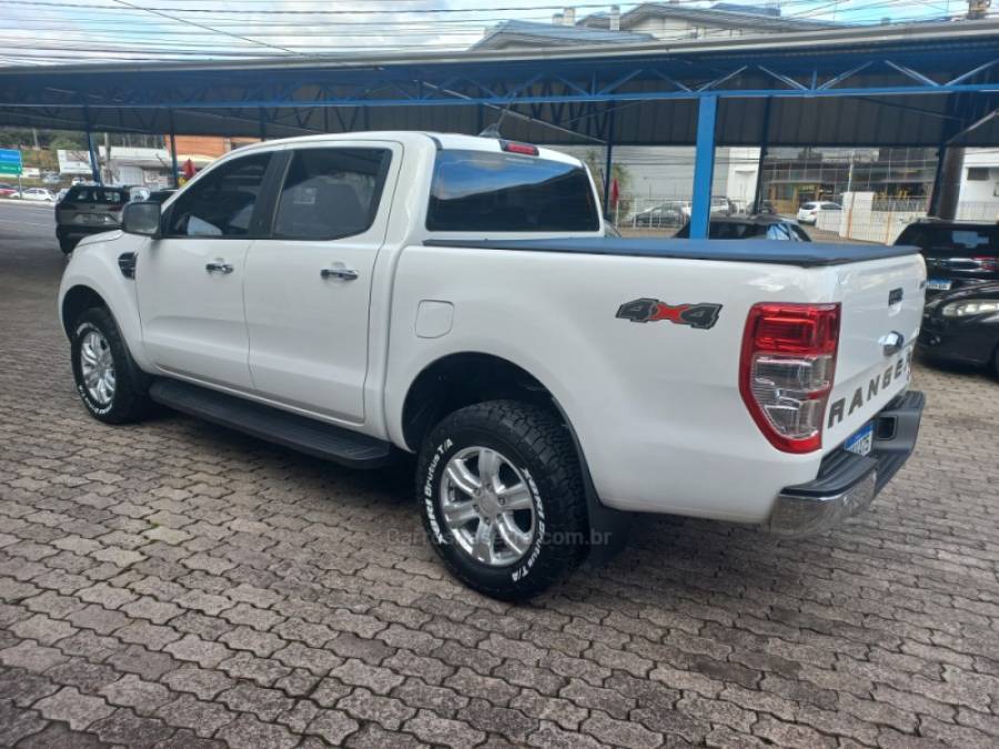 FORD - RANGER - 2022/2022 - Branca - R$ 176.990,00