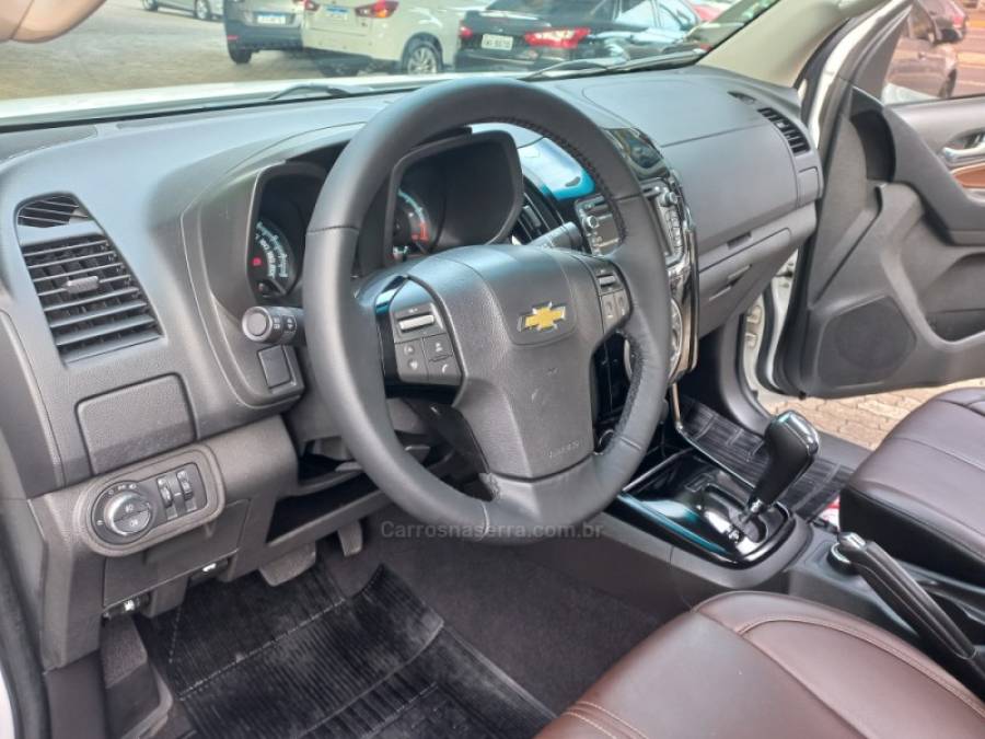 CHEVROLET - S10 - 2016/2016 - Branca - R$ 139.990,00