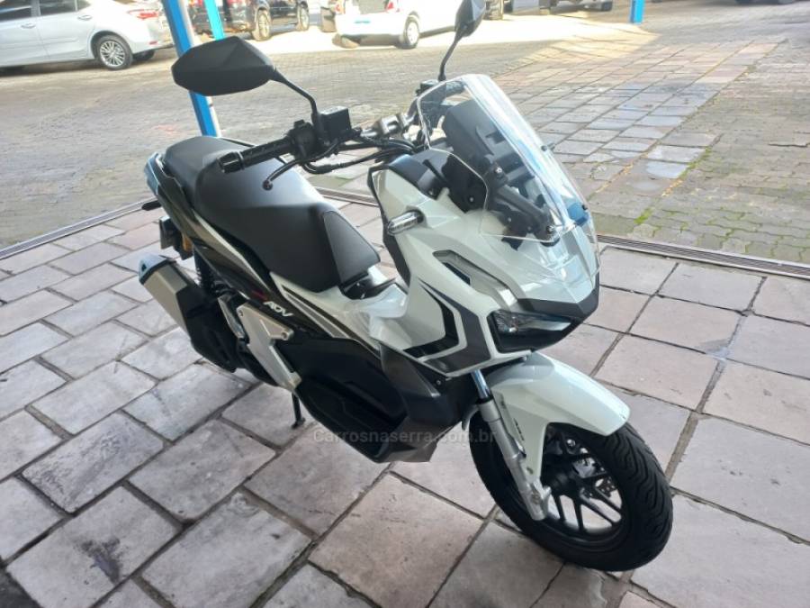 HONDA - ADV 150 - 2021/2021 - Branca - R$ 21.990,00