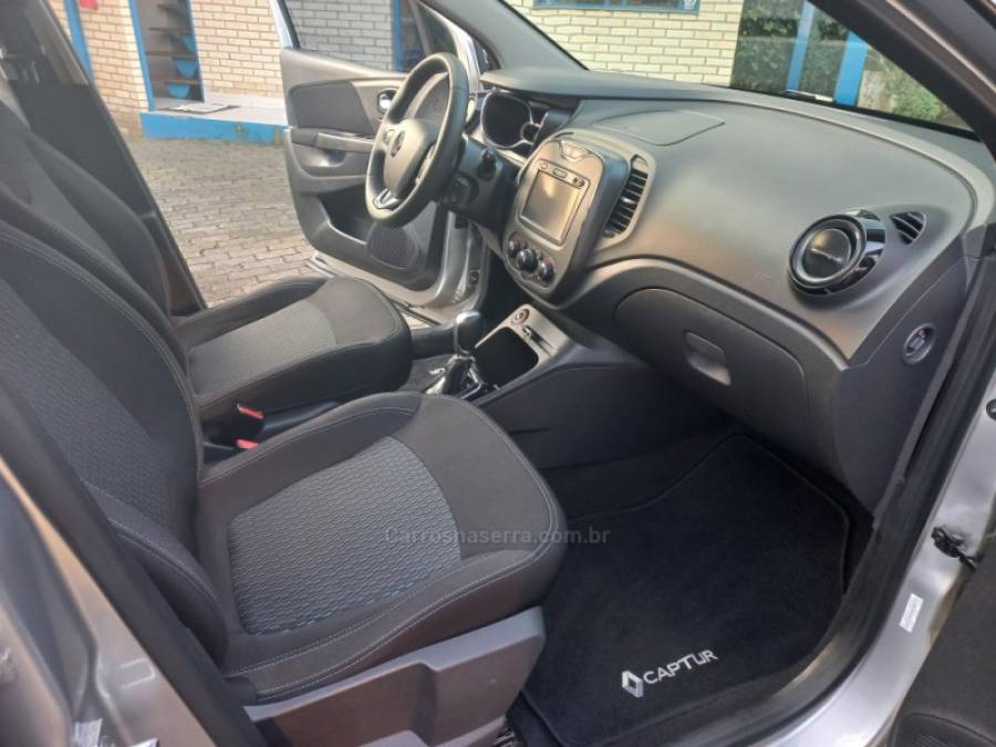 RENAULT - CAPTUR - 2018/2018 - Prata - R$ 71.500,00
