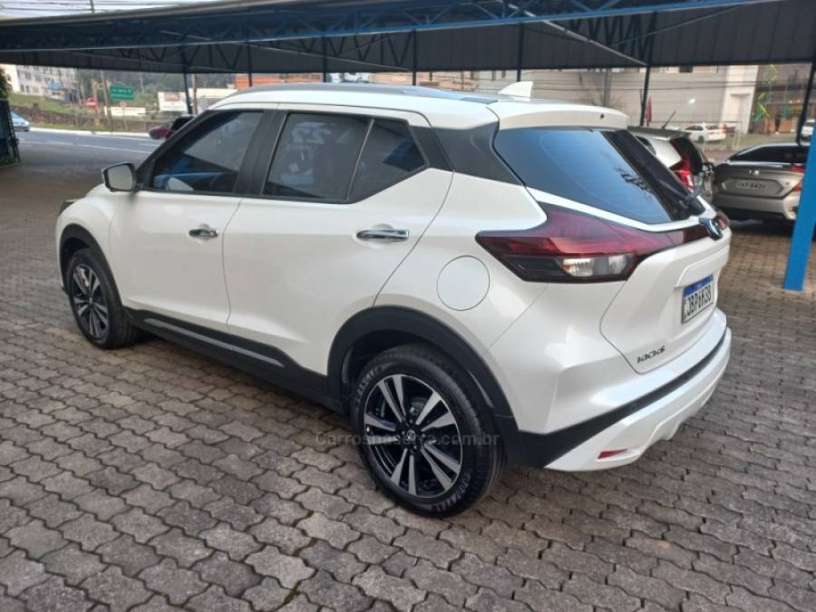 NISSAN - KICKS - 2022/2022 - Branca - R$ 104.990,00