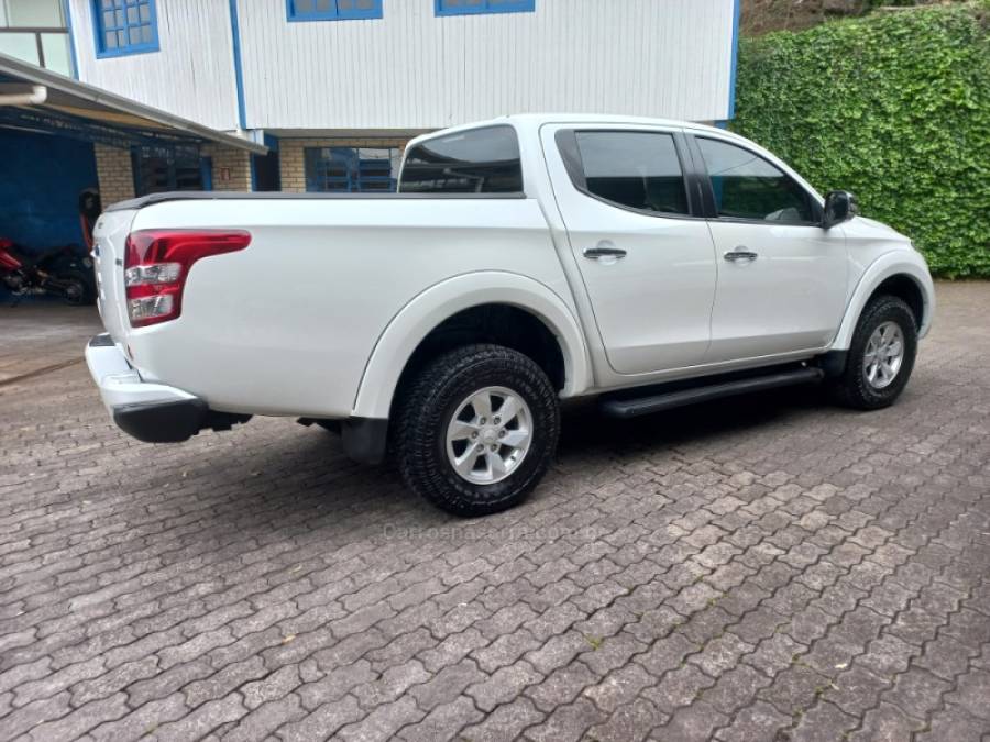 MITSUBISHI - L200 TRITON - 2018/2018 - Branca - R$ 145.000,00