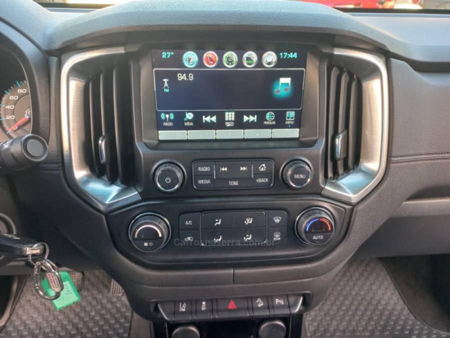 CHEVROLET - S10 - 2020/2020 - Branca - R$ 175.000,00