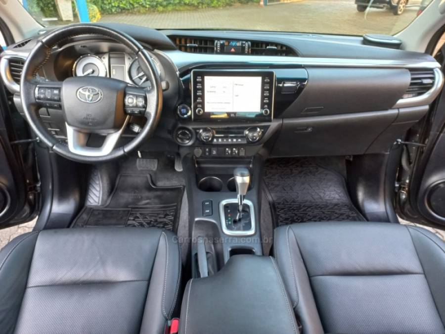 TOYOTA - HILUX - 2023/2023 - Cinza - R$ 265.990,00