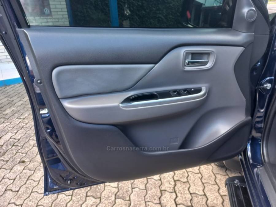 MITSUBISHI - L200 TRITON - 2018/2018 - Azul - R$ 155.000,00