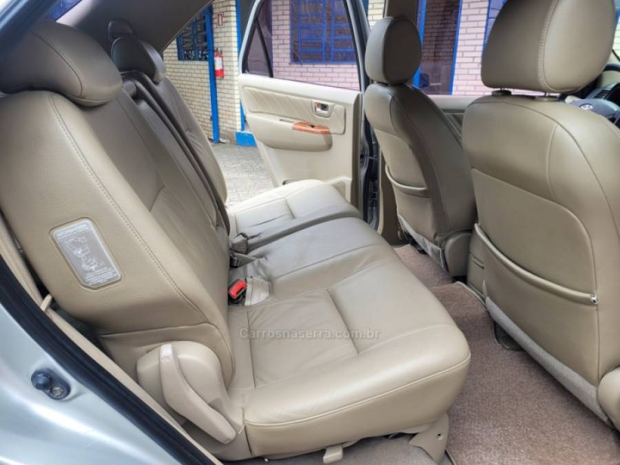 TOYOTA - HILUX SW4 - 2009/2009 - Prata - R$ 109.900,00