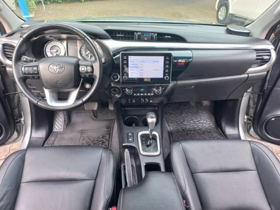 TOYOTA - HILUX - 2021/2021 - Prata - R$ 235.000,00