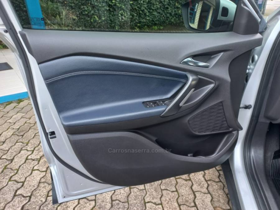 CHEVROLET - TRACKER - 2021/2021 - Prata - R$ 108.990,00