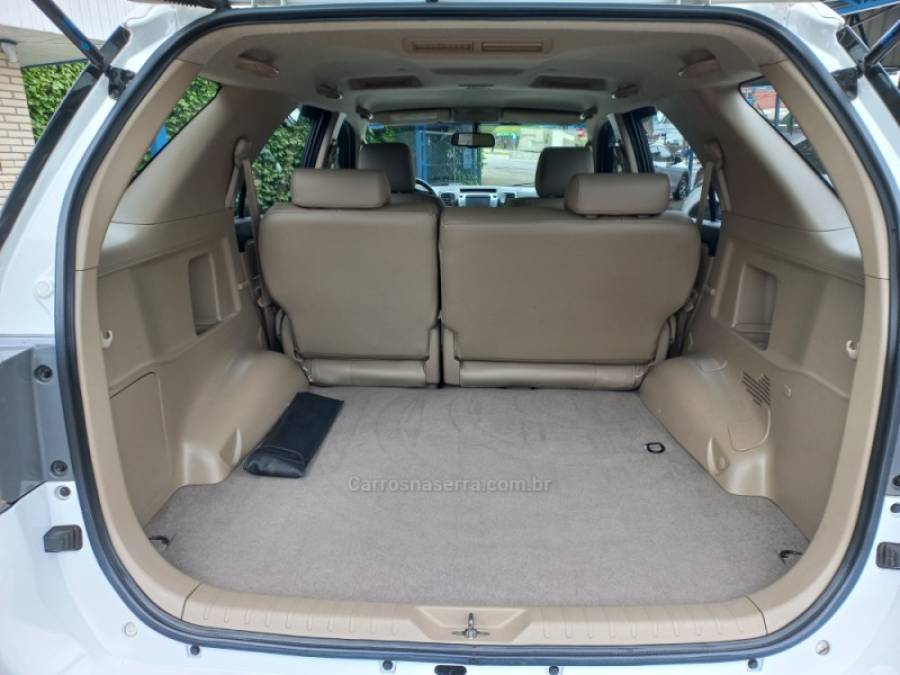 TOYOTA - HILUX SW4 - 2015/2015 - Branca - R$ 149.990,00