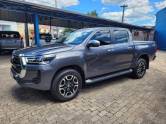 TOYOTA - HILUX - 2023/2023 - Cinza - R$ 265.000,00