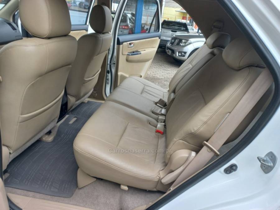 TOYOTA - HILUX SW4 - 2015/2015 - Branca - R$ 149.990,00