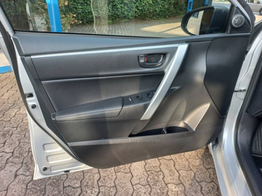TOYOTA - COROLLA - 2019/2019 - Prata - R$ 107.990,00