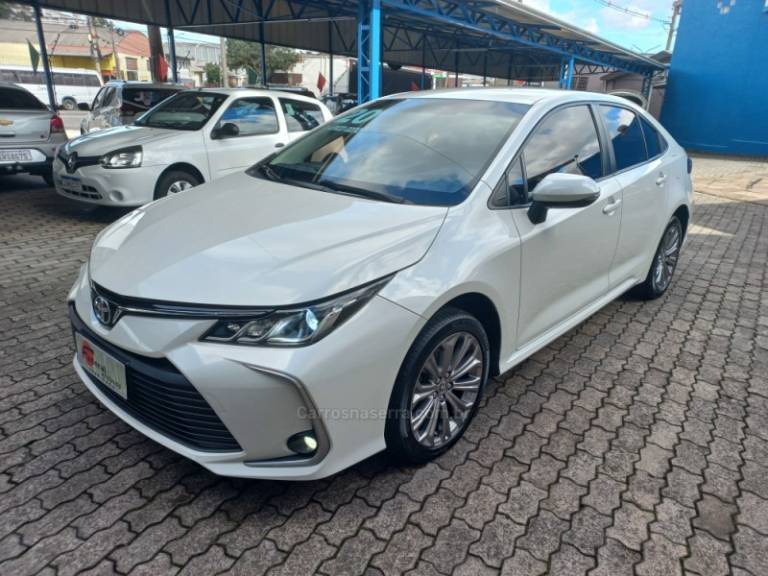TOYOTA - COROLLA - 2020/2020 - Branca - R$ 118.990,00